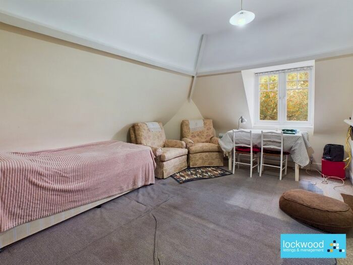 Studio To Rent In Upper Gordon Road, Camberley, GU15