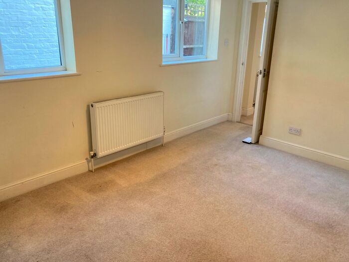 1 Bedroom Flat To Rent In Very Near Off Northfield Avenue Area, Ealing, W13