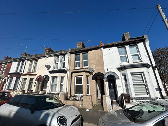 3 Bedroom Terraced House To Rent In Windsor Road, Gillingham, Kent, ME7