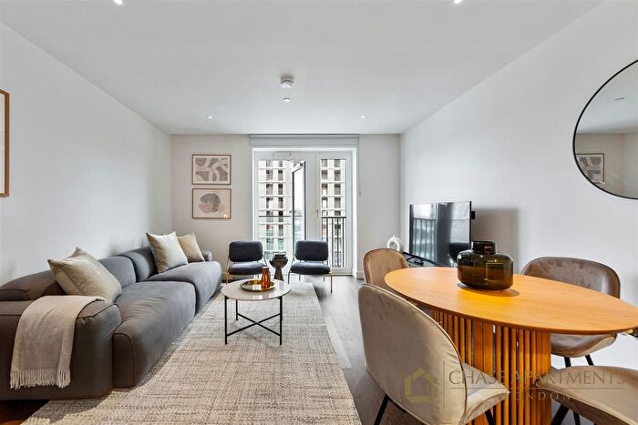 2 Bedroom Flat To Rent In Fountain Way, London, W12