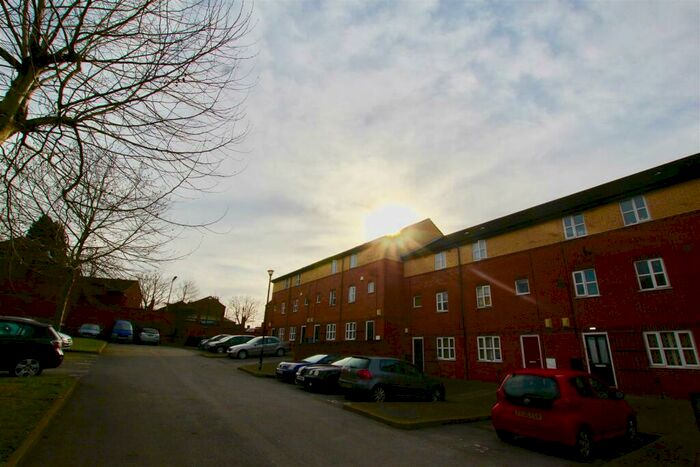 6 Bedroom Terraced House To Rent In Peveril Street, NG7