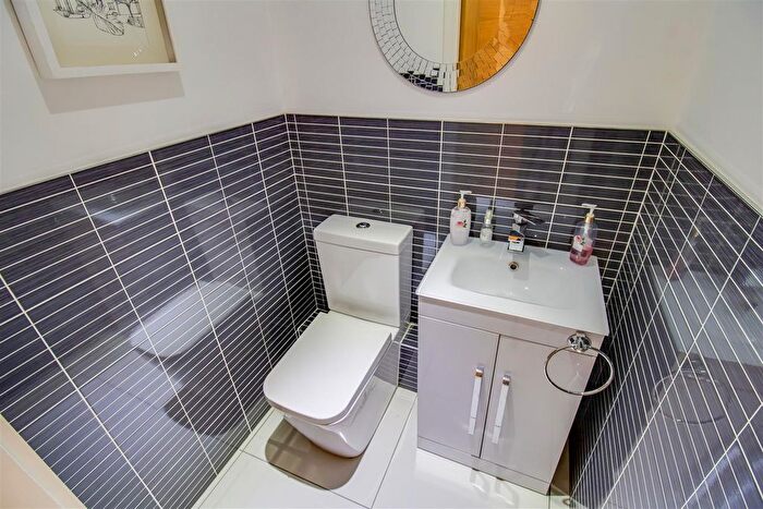 5 Bedroom Detached House For Sale In Foxroyd Lane, Dewsbury, WF12