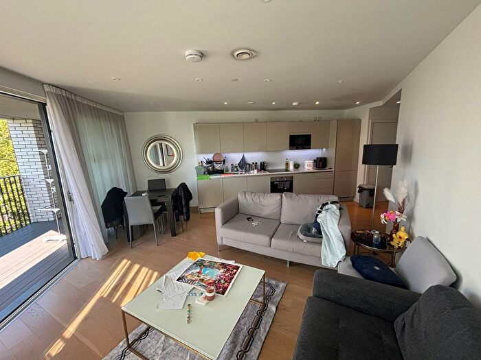 2 Bedroom Flat To Rent In Stock House, London, SE17