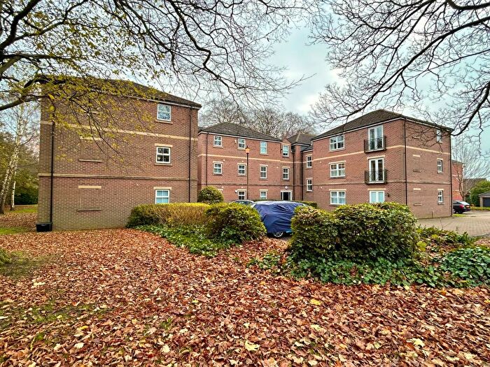 2 Bedroom Flat To Rent In Lawson Wood Court, Meanwood, Leeds, LS6