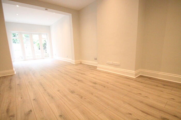 3 Bedroom Bungalow To Rent In Cranleigh Close, Orpington, BR6