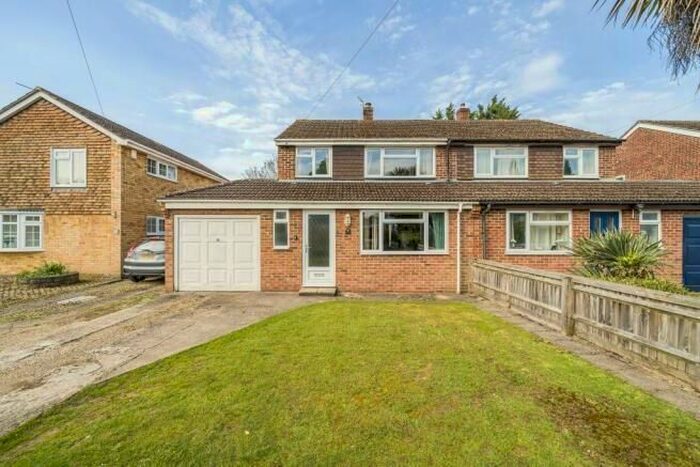 3 Bedroom Semi-Detached House To Rent In Cherwell Drive, Marston, OX3