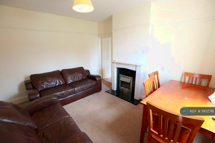 4 Bedroom Terraced House To Rent In Grange Avenue, Reading, RG6