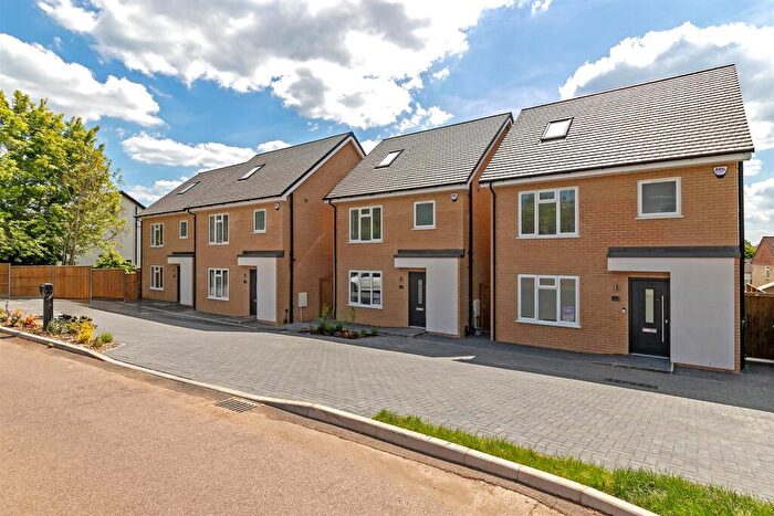 4 Bedroom Detached House For Sale In Birchmead Close, New Greens, St. Albans, AL3