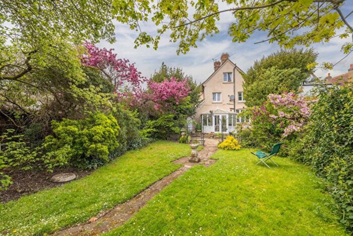 4 Bedroom Semi-Detached House For Sale In The Avenue, Datchet, SL3