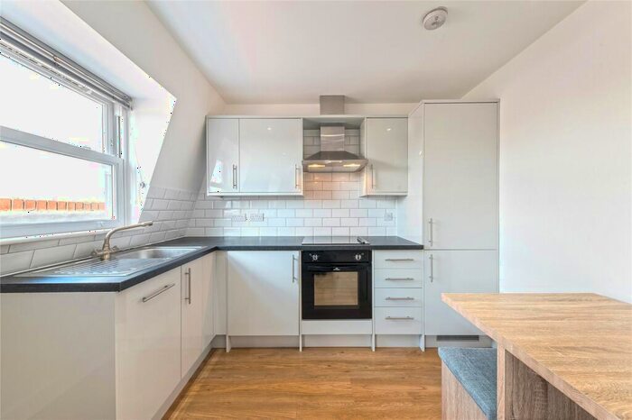 1 Bedroom Apartment To Rent In Battersea Park Road, Battersea, London, SW11
