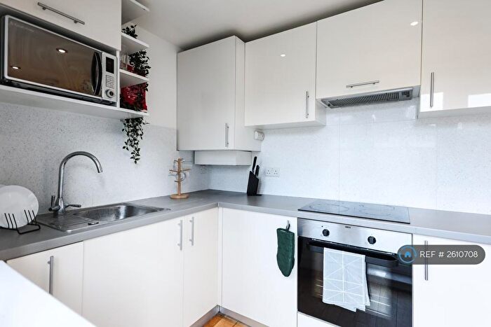 4 Bedroom Flat To Rent In Chalton Street, London, NW1