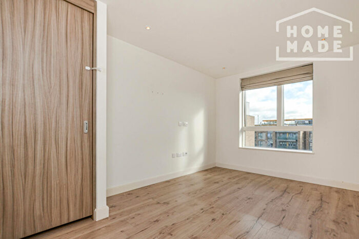 2 Bedroom Flat To Rent In Hamlet Court, High Street, N8