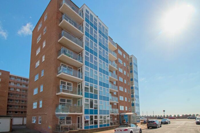 3 Bedroom Flat To Rent In Channings, Kingsway, Hove, BN3