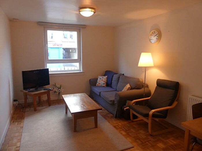 2 Bedroom Flat To Rent In Causewayside, Newington, Edinburgh, EH9