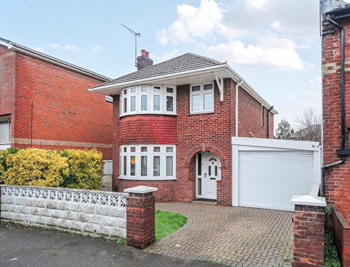 3 Bedroom Detached House For Sale In Grove Road, Shirley, Southampton, Hampshire, SO15