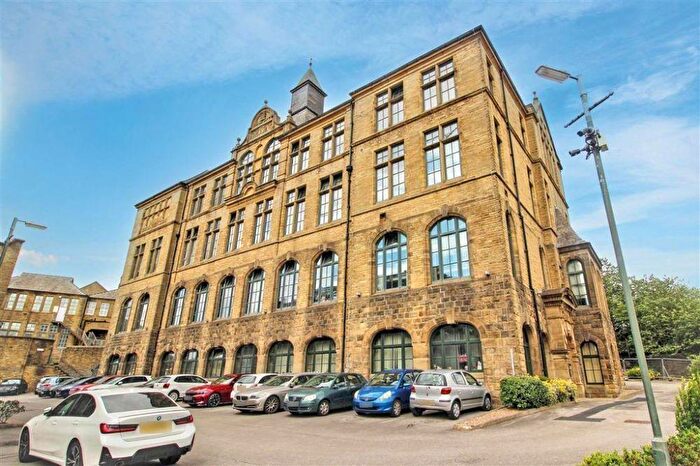 3 Bedroom Flat For Sale In Byron Street, Bradford, BD3