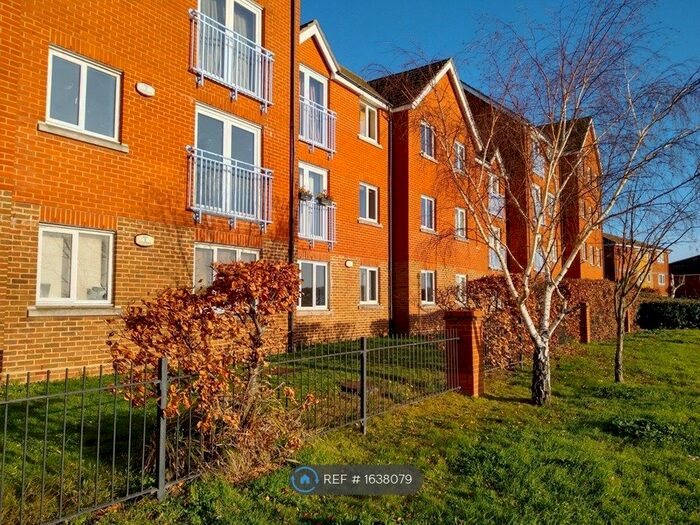 2 Bedroom Flat To Rent In Worthing Close, Grays, RM17