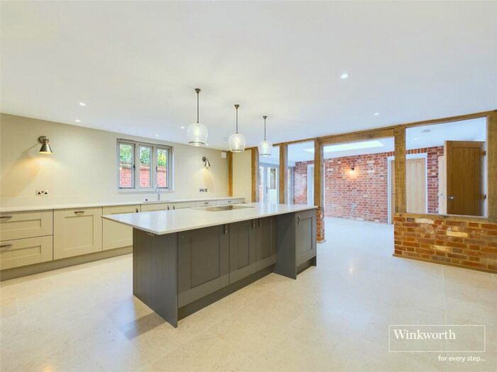 5 Bedroom Detached House For Sale In Islandstone Lane, Hurst, Reading, Berkshire, RG10