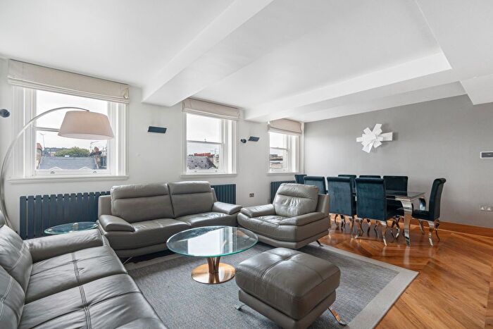 3 Bedroom Flat To Rent In Queen's Gate Terrace, London, SW7