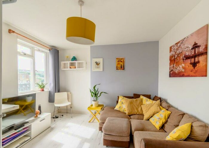 2 Bedroom Apartment To Rent In Roundhill Crescent, Brighton, BN2