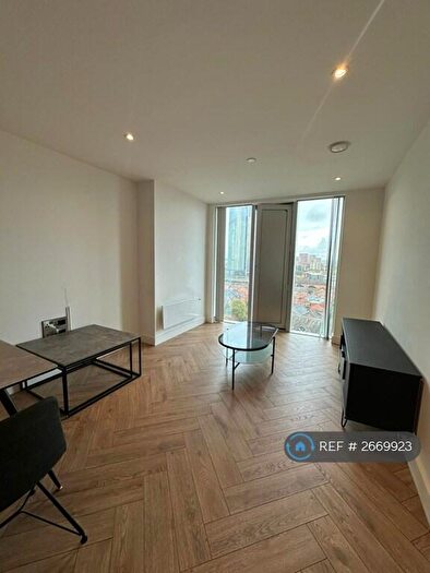 2 Bedroom Flat To Rent In Elizabeth Tower At Crown Street, Manchester, M15