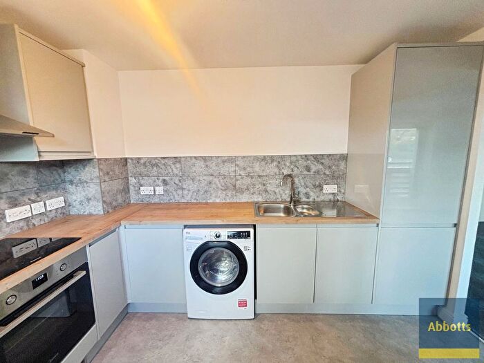 2 Bedroom Flat To Rent In Fore Hamlet, Ipswich, IP3