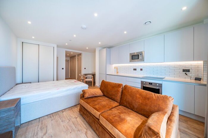 Apartment To Rent In The Eades, Selborne Road London, E17