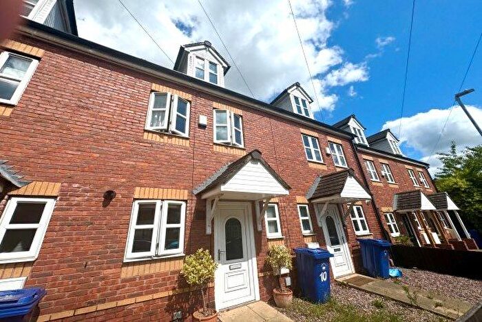 3 Bedroom Mews To Rent In Sparrow Terrace, Newcastle, ST5