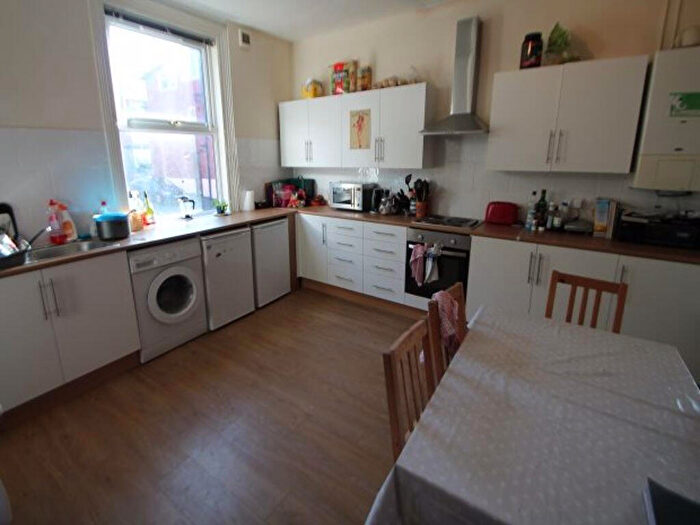 4 Bedroom House To Rent In Richmond Avenue, Leeds, LS6