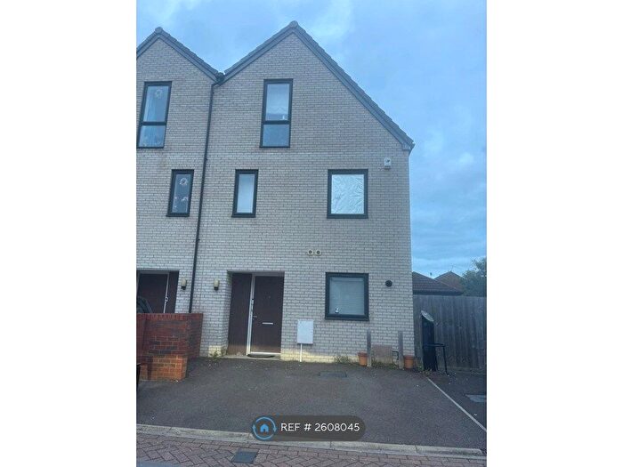 4 Bedroom End Of Terrace House To Rent In Hughes Road, Ilford, IG6