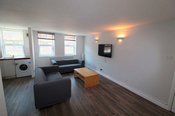 6 Bedroom Flat To Rent In Available For September - Double Bedroom Student Flat - Winton, BH9