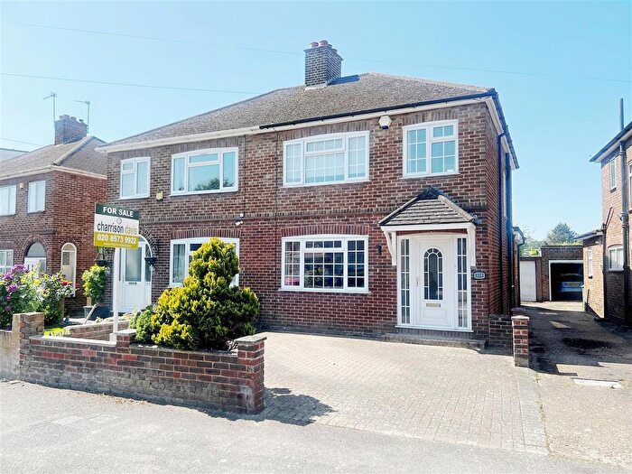 3 Bedroom Semi-Detached House For Sale In Goshawk Gardens, Hayes, UB4