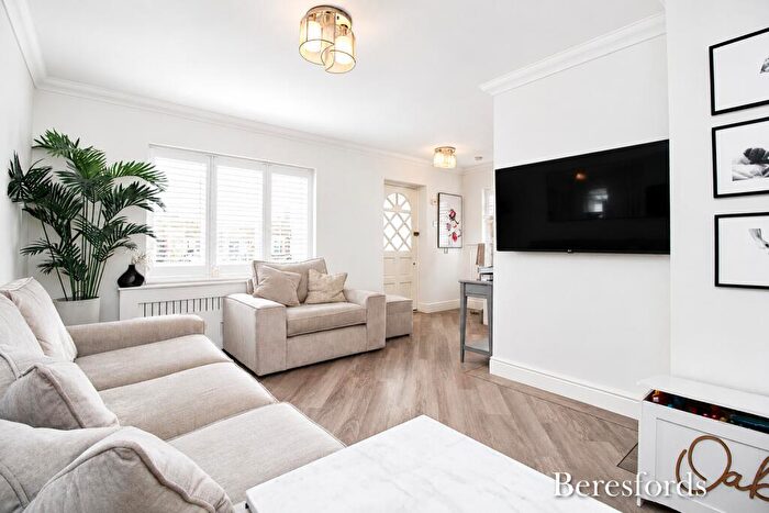 3 Bedroom End Of Terrace House To Rent In Lambourne Drive, Hutton, CM13