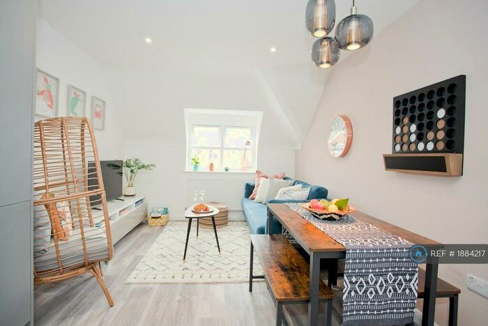 2 Bedroom Flat To Rent In Florence Road, Bournemouth, BH5