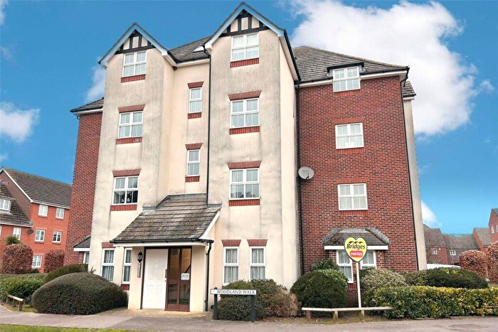2 Bedroom Flat For Sale In Woodland Walk, Aldershot, Hampshire, GU12