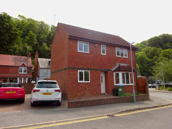 2 Bedroom Detached House To Rent In The Spinneys, Lewes, BN7