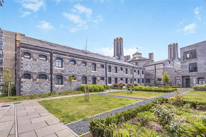 2 Bedroom Flat To Rent In Governors Walk, Portsmouth, Hampshire, PO3