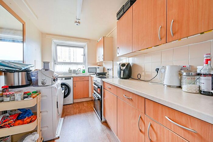 2 Bedroom Flat For Sale In Trinity Way, East Acton, London, W3
