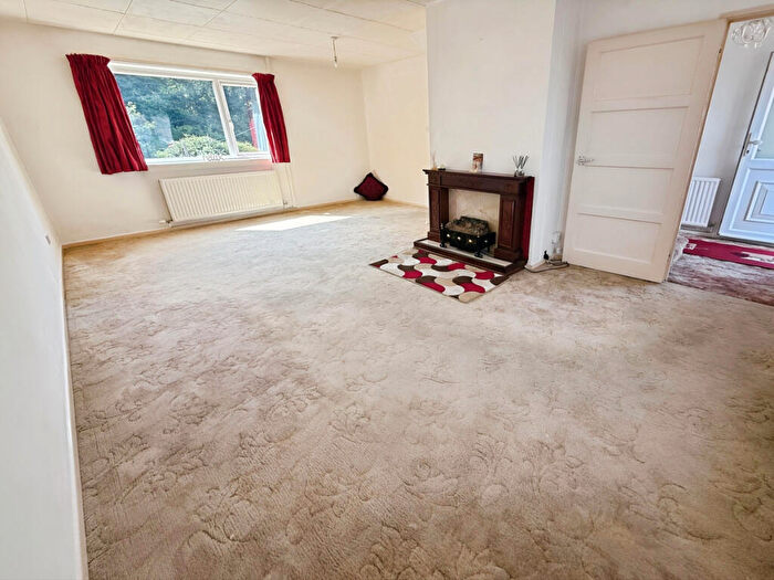 3 Bedroom Terraced House For Sale In Avebury Road, Swindon, SN2
