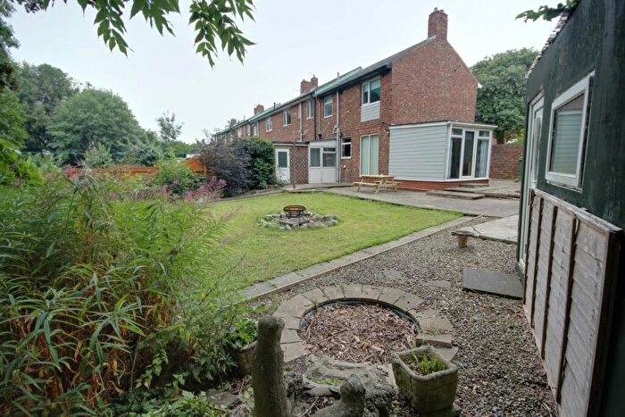 4 Bedroom House To Rent In Wakenshaw Road, DH1