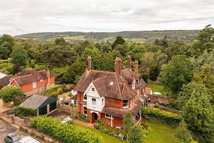 6 Bedroom Semi-Detached House For Sale In Guildford Road, Westcott, RH4