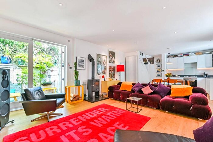 2 Bedroom Mews For Sale In Camden Mews, Camden, London, NW1