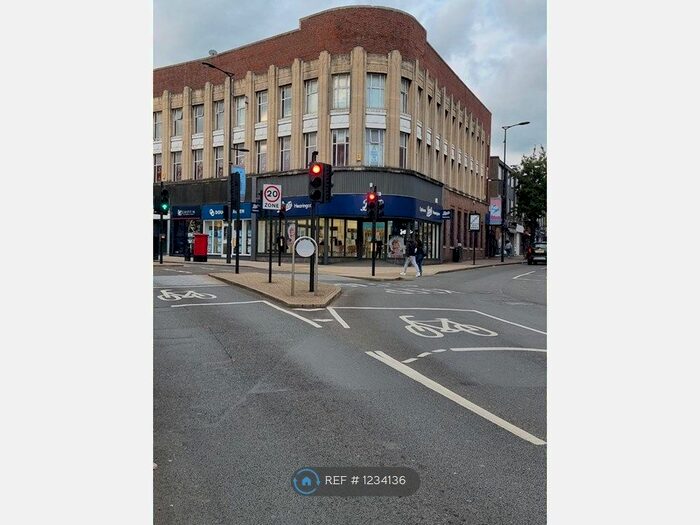 2 Bedroom Flat To Rent In Above, Hornchurch RM11