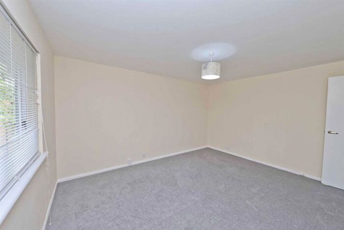 1 Bedroom Flat For Sale In Ryeland Close, Yiewsley, West Drayton, UB7