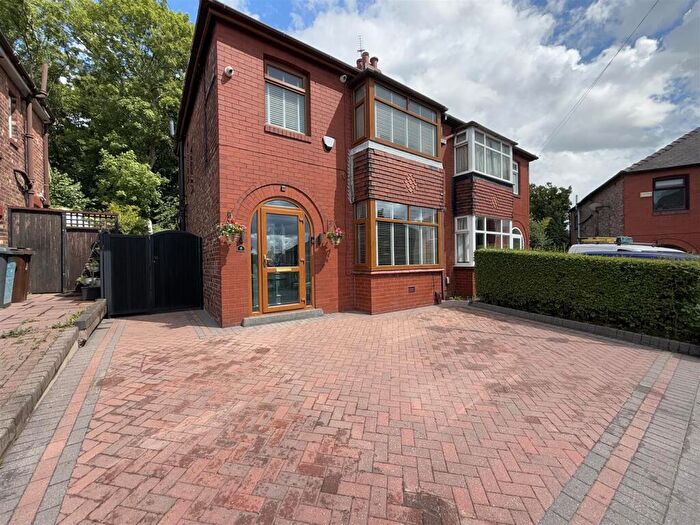3 Bedroom Semi-Detached House For Sale In Brownlea Avenue, Dukinfield, SK16