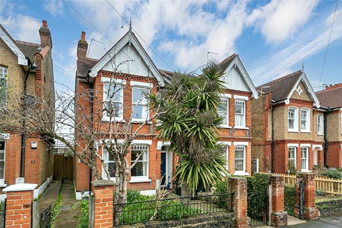 2 Bedroom Flat For Sale In Princes Road, Teddington, TW11