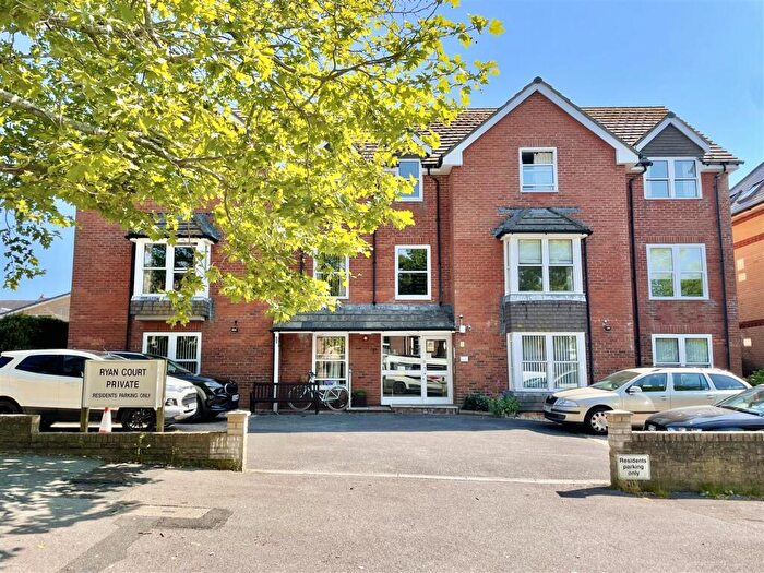 1 Bedroom Apartment For Sale In Grosvenor Road, Weymouth, DT4