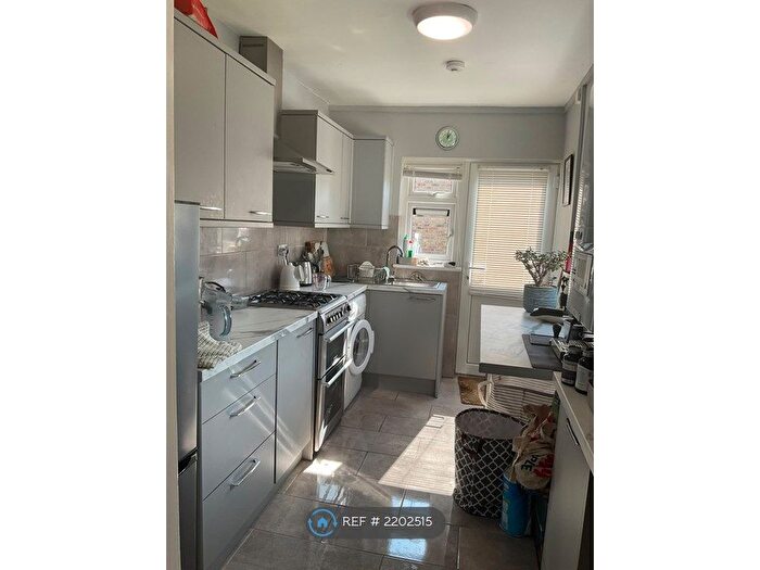 1 Bedroom Flat To Rent In Hove Avenue, London, E17