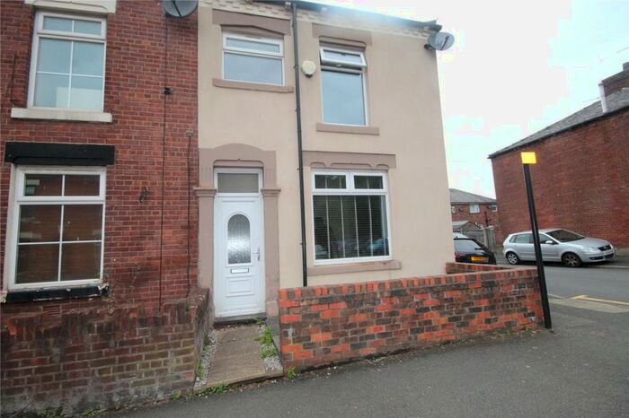 3 Bedroom End Of Terrace House To Rent In Coalshaw Green Road, Chadderton, Oldham, Greater Manchester, OL9