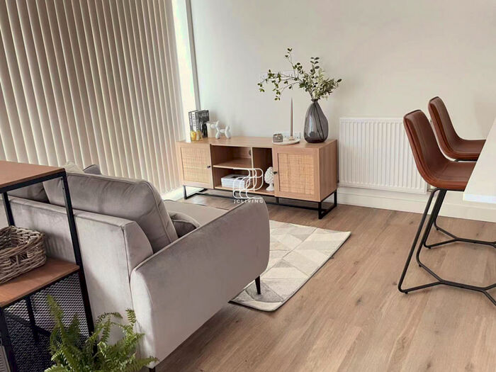 Flat To Rent In Blenheim Mansions, London, N8